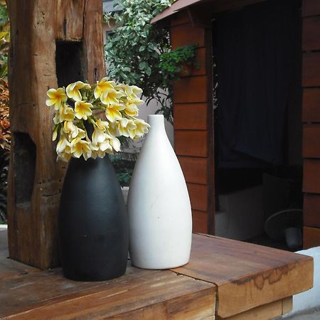 La Casa Homestay Senggigi Quarto foto