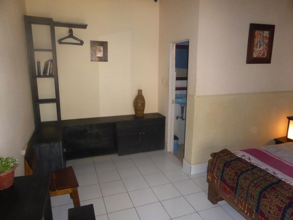 La Casa Homestay Senggigi Exterior foto