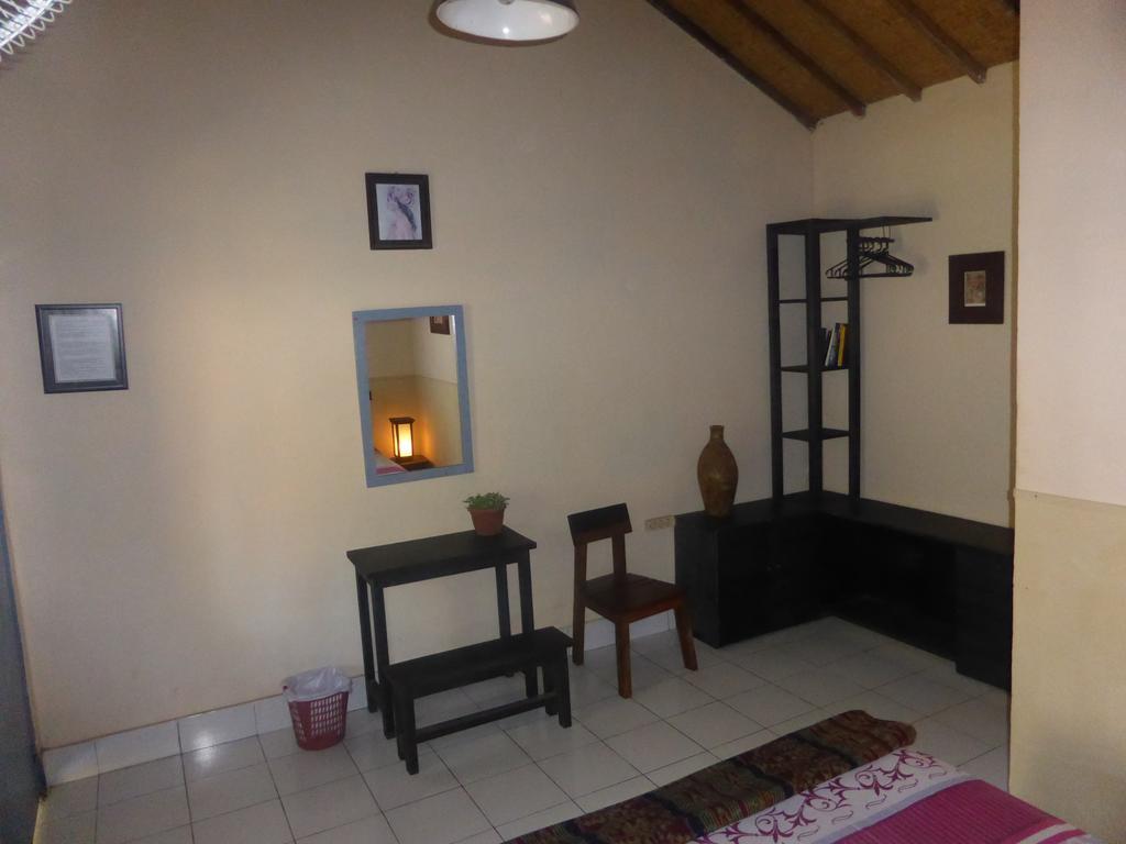La Casa Homestay Senggigi Exterior foto