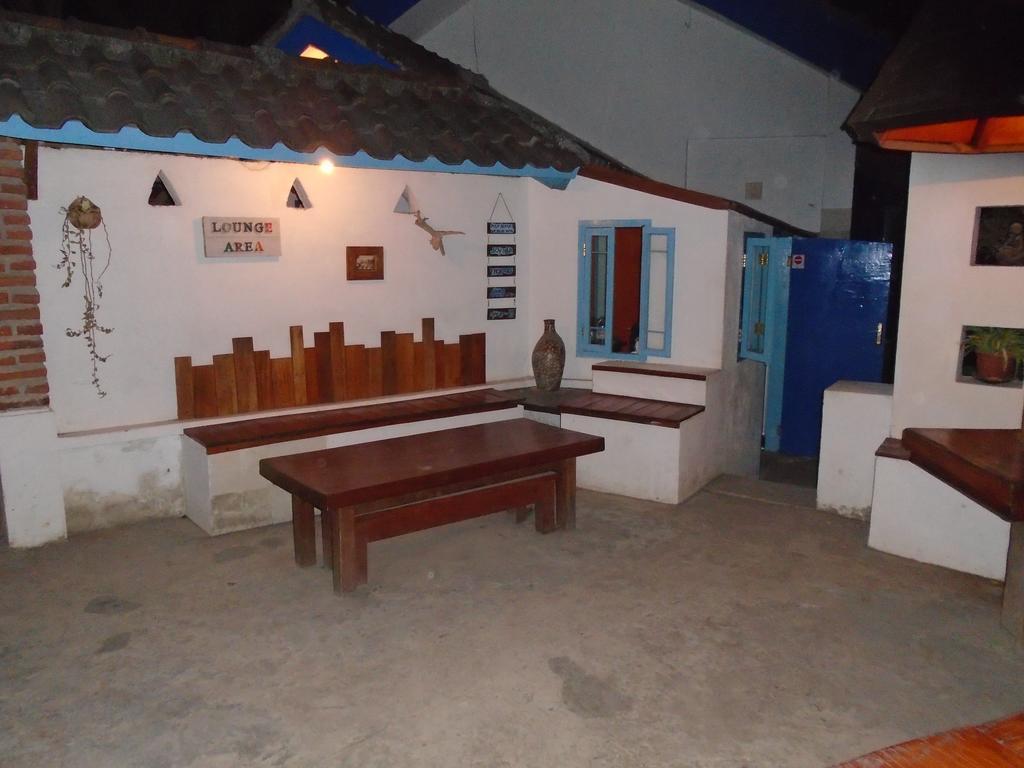 La Casa Homestay Senggigi Exterior foto