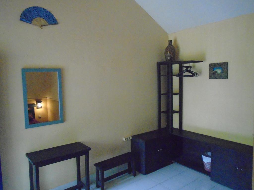 La Casa Homestay Senggigi Exterior foto