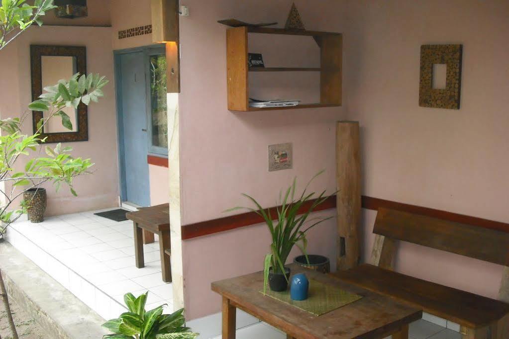 La Casa Homestay Senggigi Exterior foto