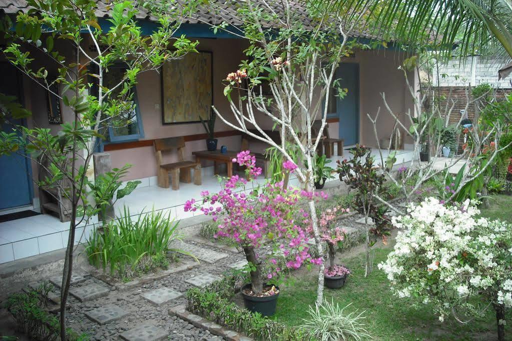 La Casa Homestay Senggigi Exterior foto