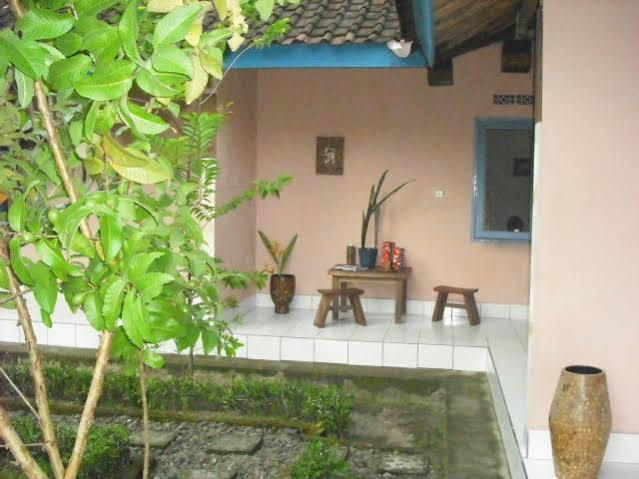La Casa Homestay Senggigi Exterior foto