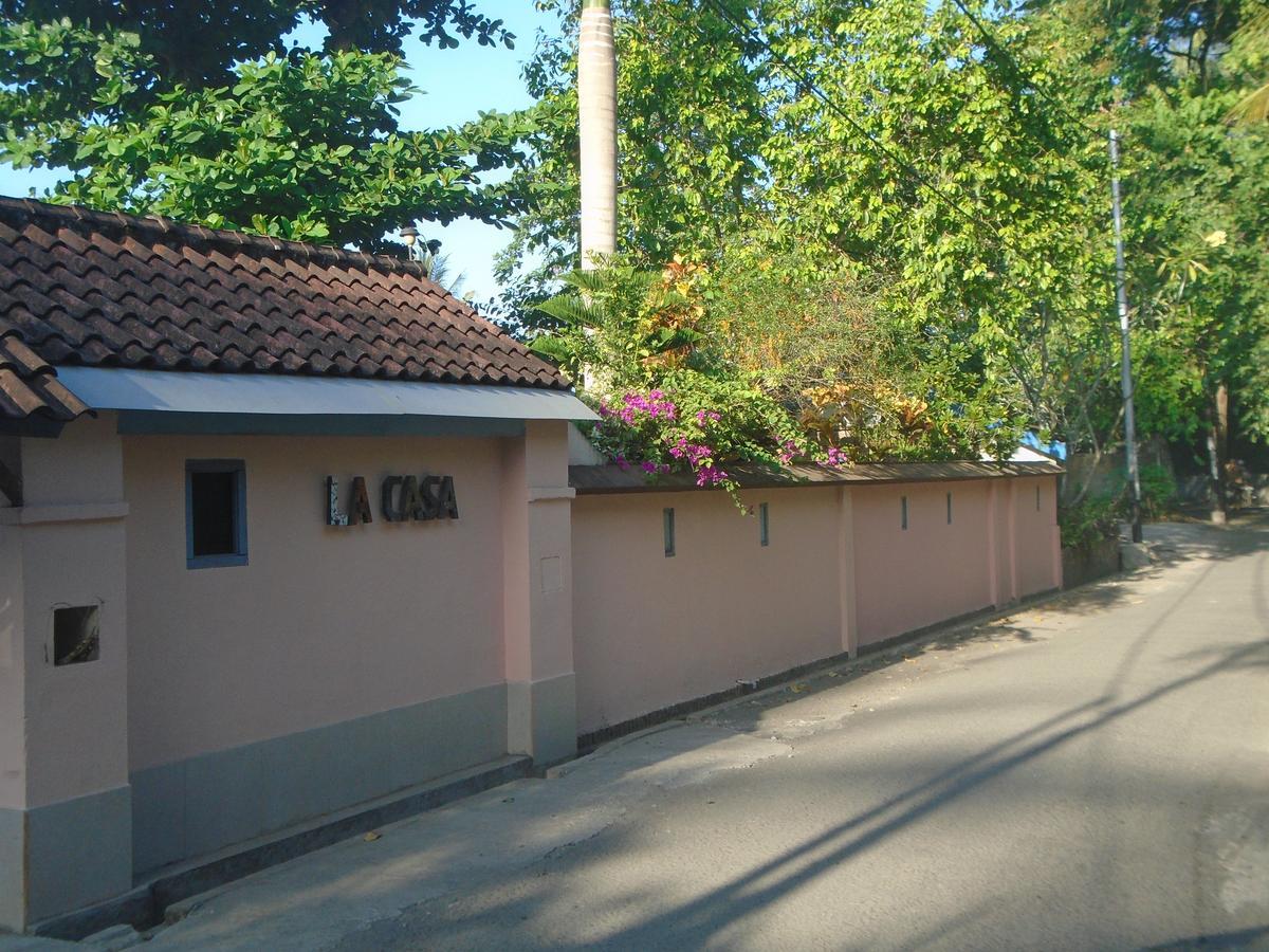 La Casa Homestay Senggigi Exterior foto