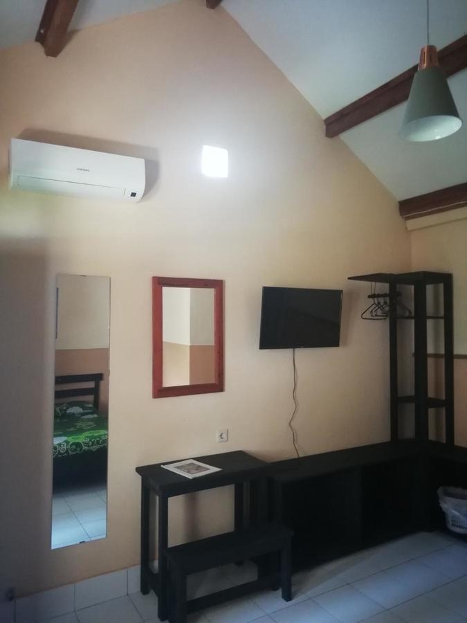 La Casa Homestay Senggigi Exterior foto