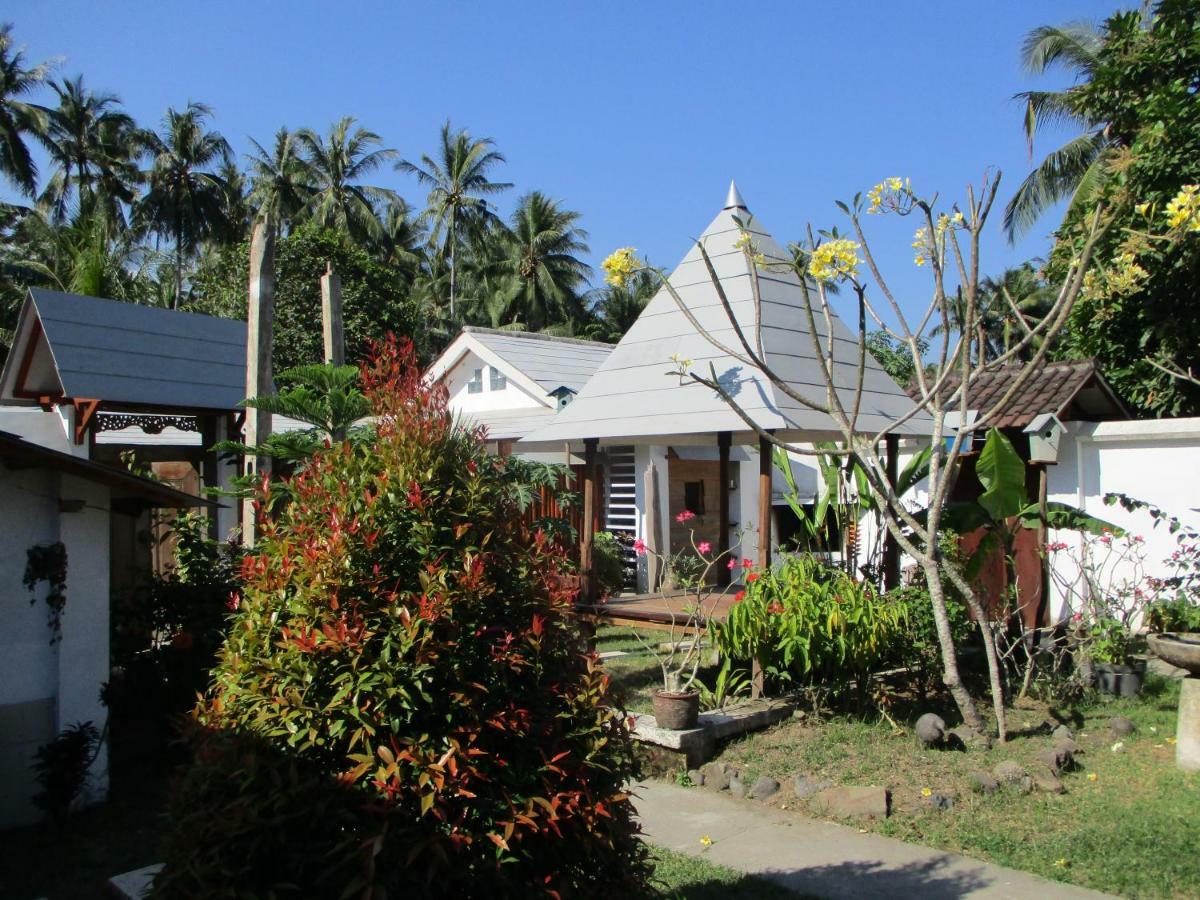 La Casa Homestay Senggigi Exterior foto